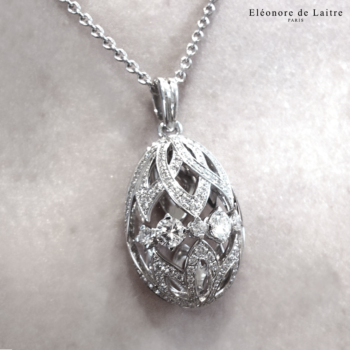 Eléonore de Laitre - commande particulière - pendentif oeuf - diamants, or blanc.