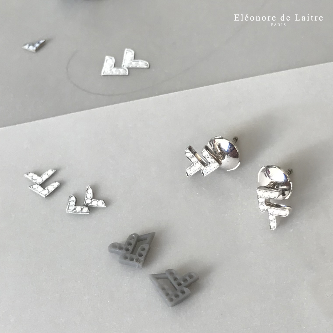 Collection Couture - puce d'oreille Dentelle VV - diamants, or gris.